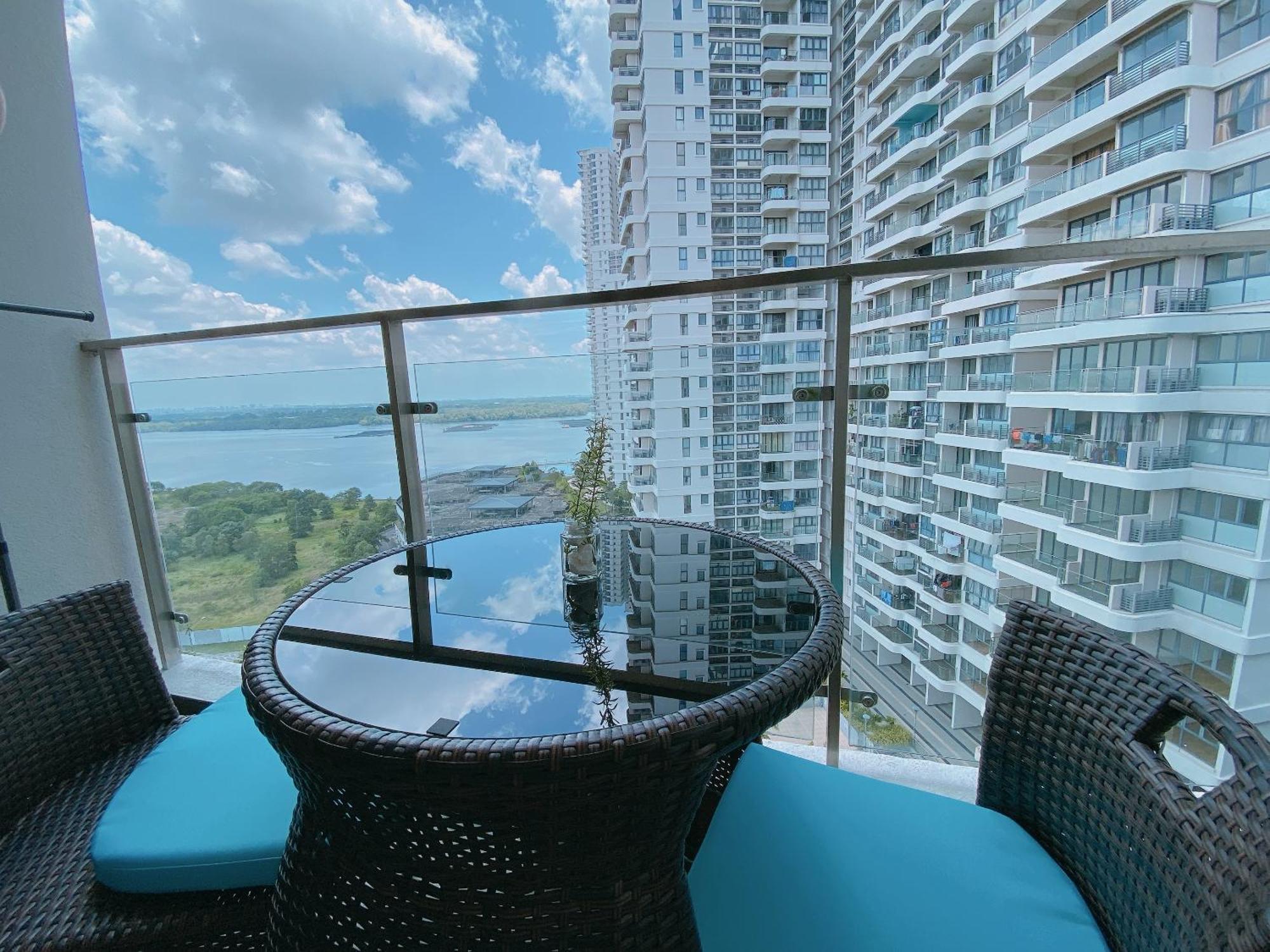 Pangsapuri Country Garden Danga Bay By Lions Bay