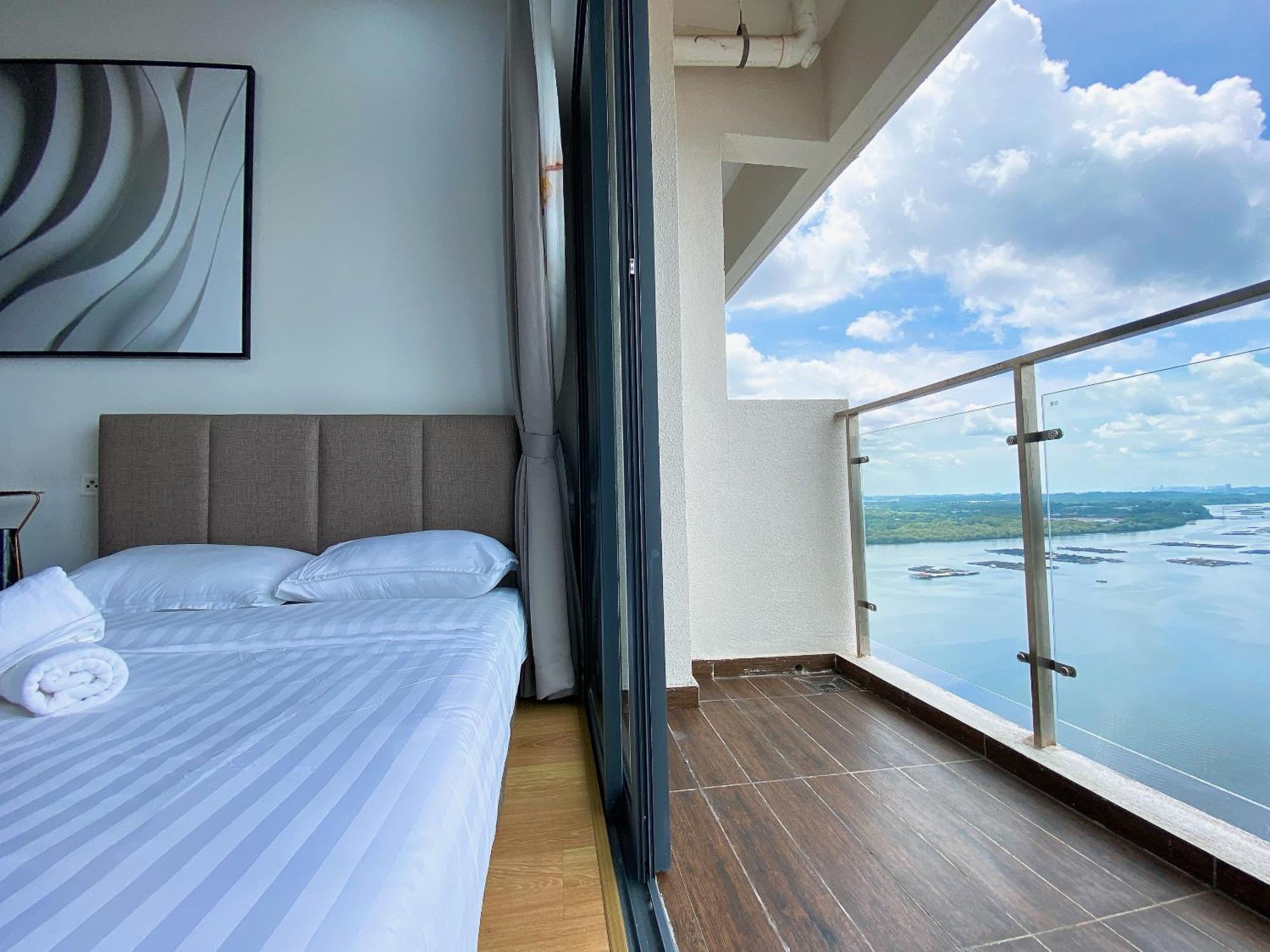 Pangsapuri Country Garden Danga Bay By Lions Bay