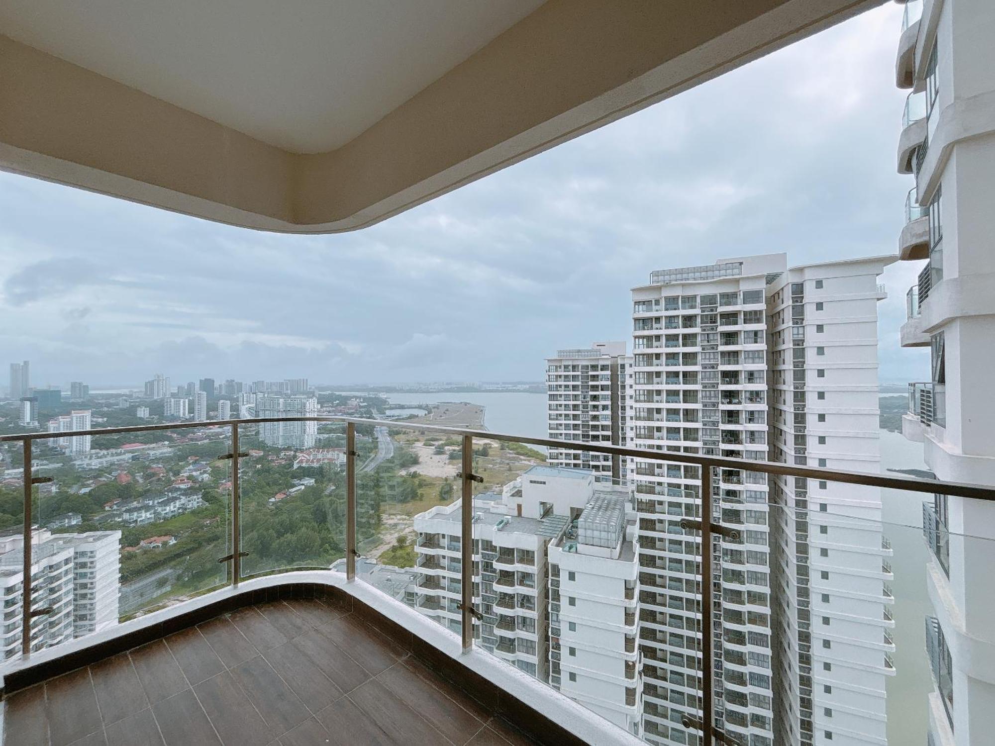Pangsapuri Country Garden Danga Bay By Lions Bay